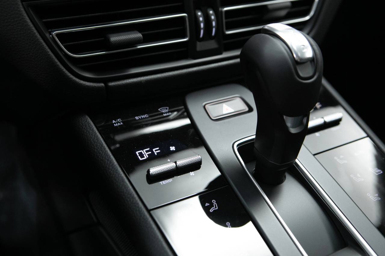 Thumbnail: 2026 Porsche Macan - 28