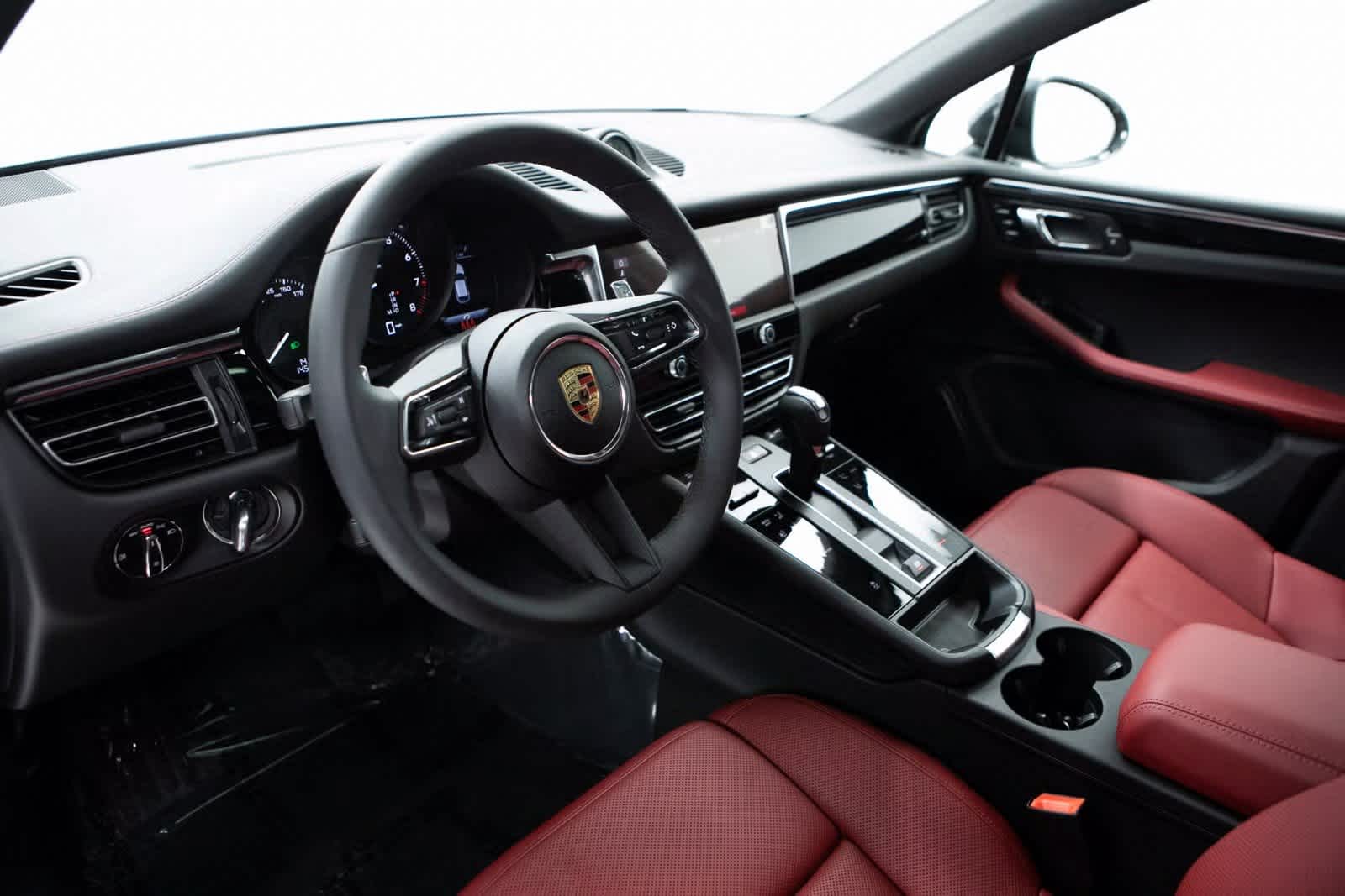 Thumbnail: 2025 Porsche Macan - 4