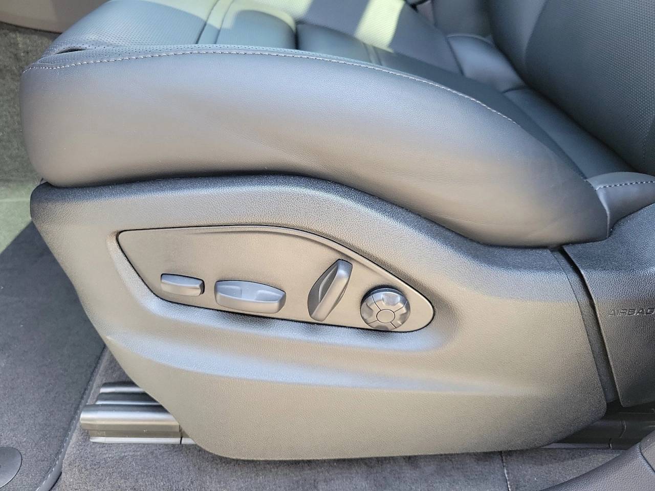 Thumbnail: 2026 Porsche Cayenne - 26