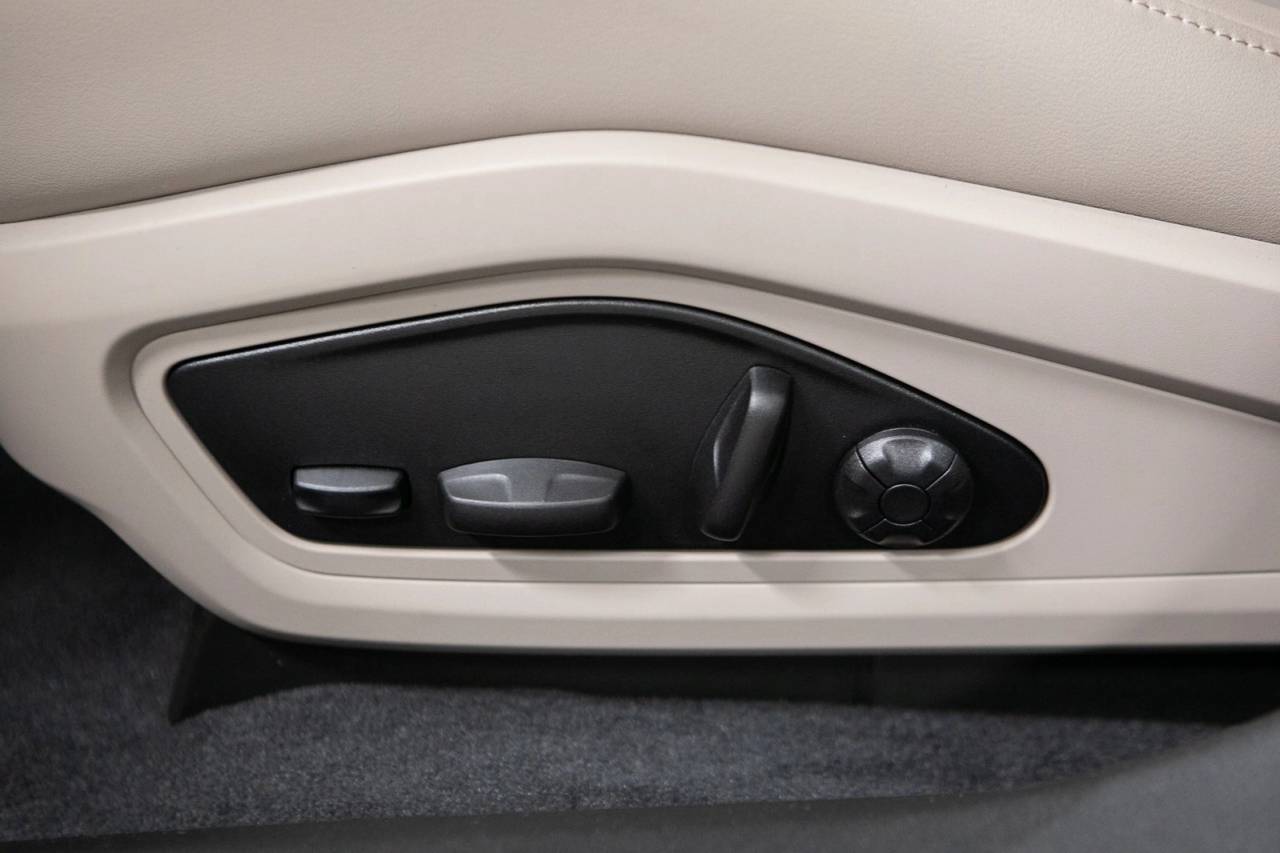 Thumbnail: 2026 Porsche Taycan - 24