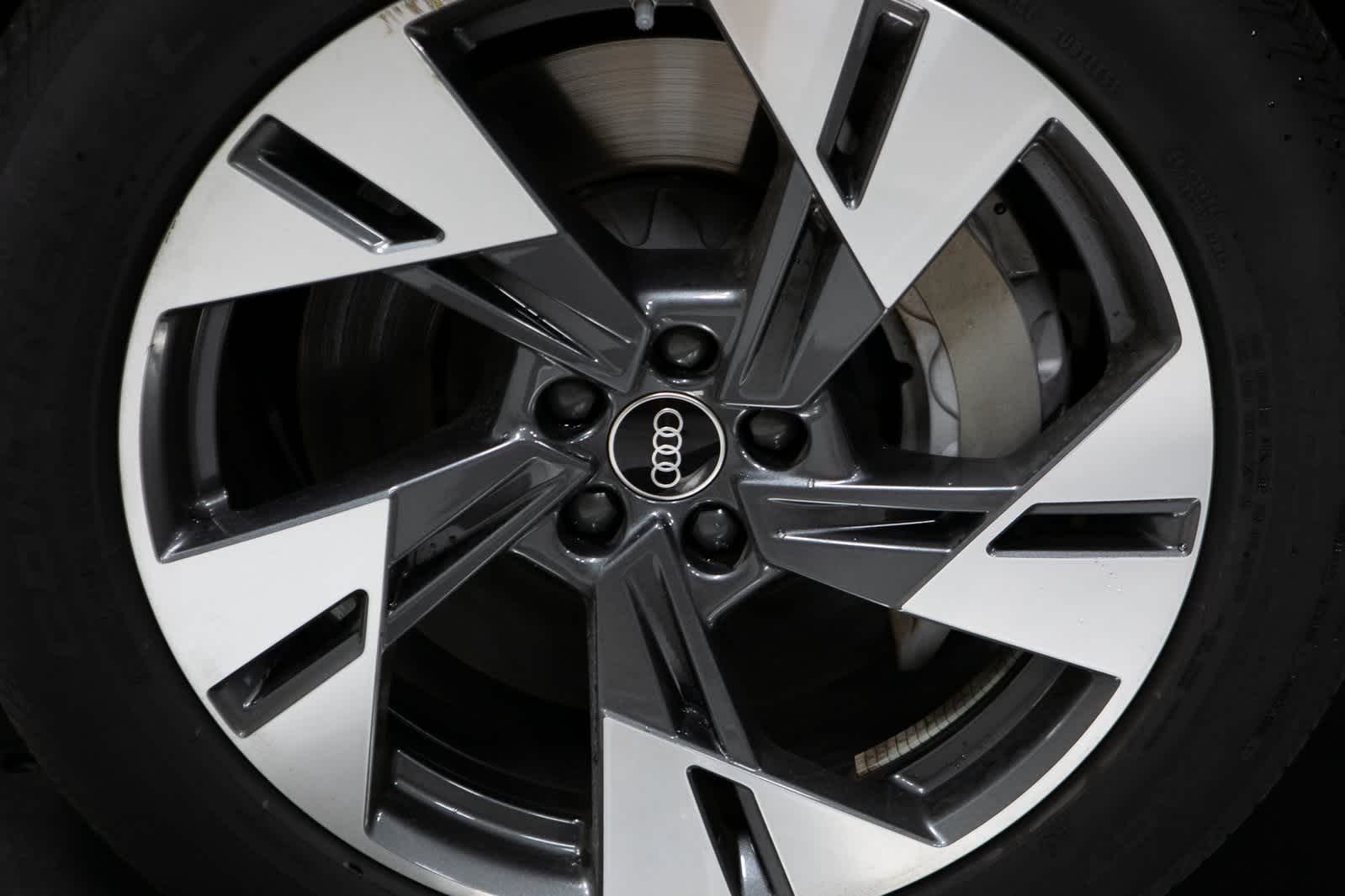 Thumbnail: 2022 Audi e-tron - 11