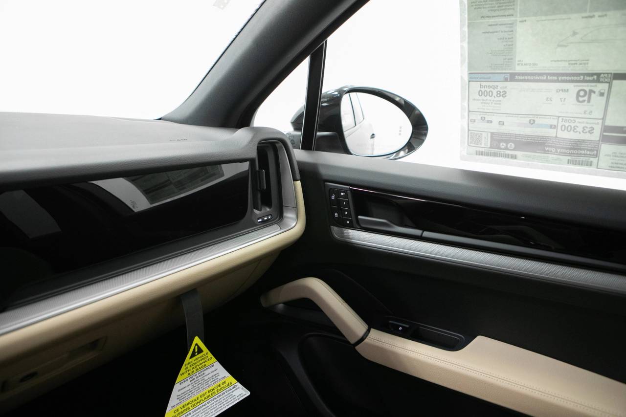 Thumbnail: 2026 Porsche Cayenne - 33