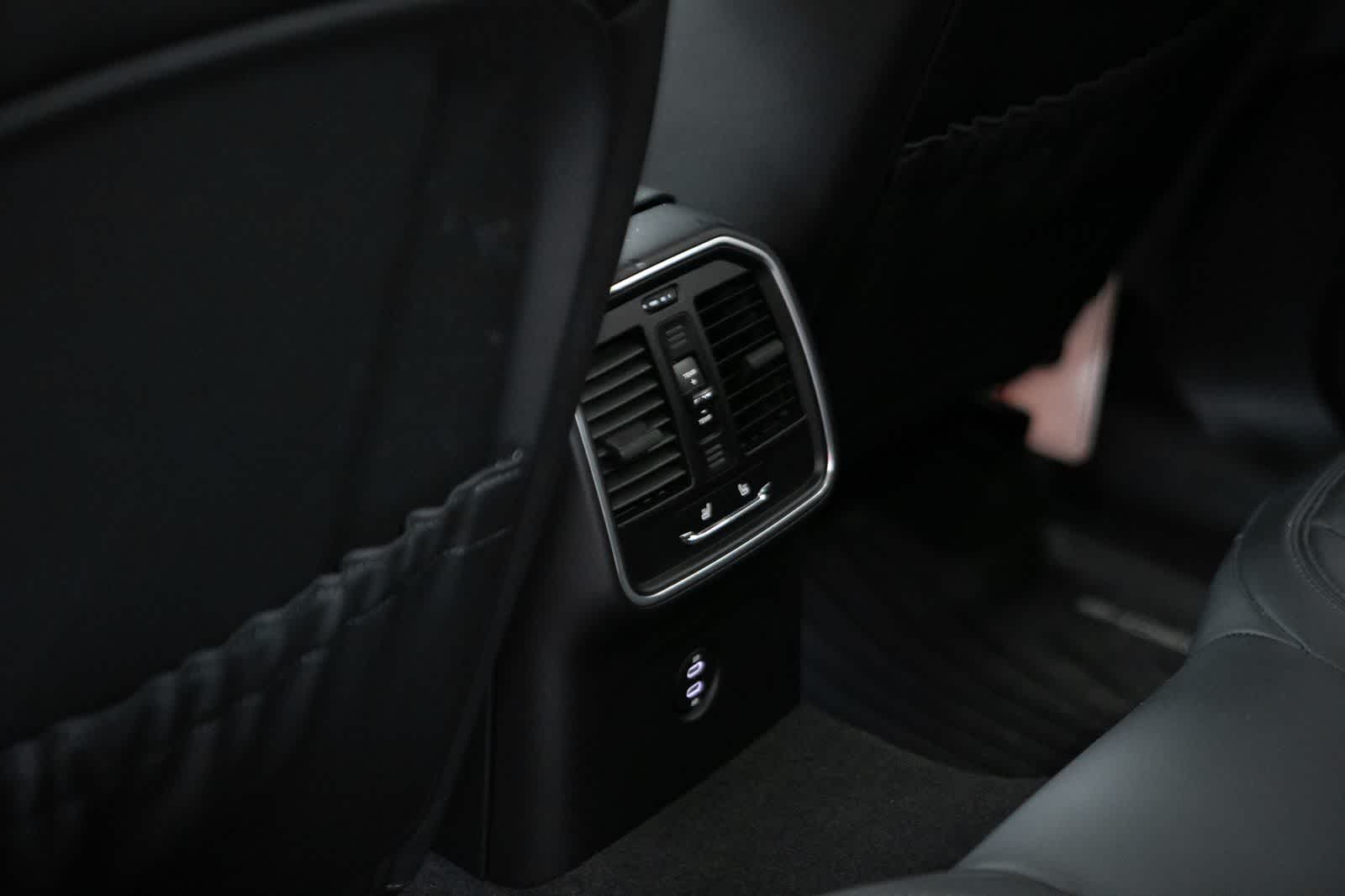 Thumbnail: 2026 Porsche Macan - 35