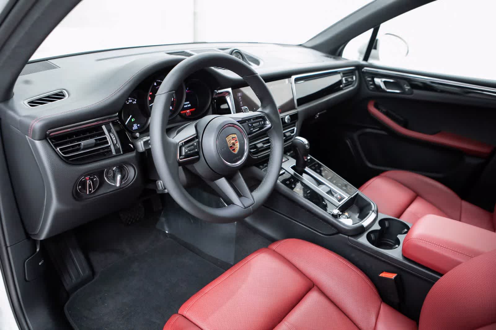 Thumbnail: 2026 Porsche Macan - 4