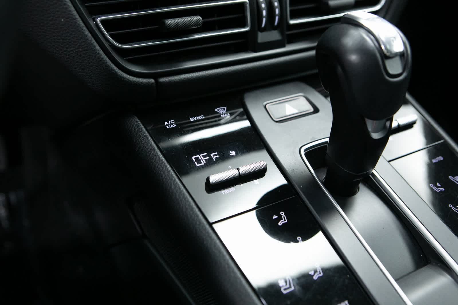 Thumbnail: 2023 Porsche Macan - 22