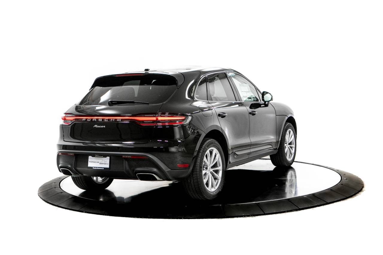 Thumbnail: 2026 Porsche Macan - 7