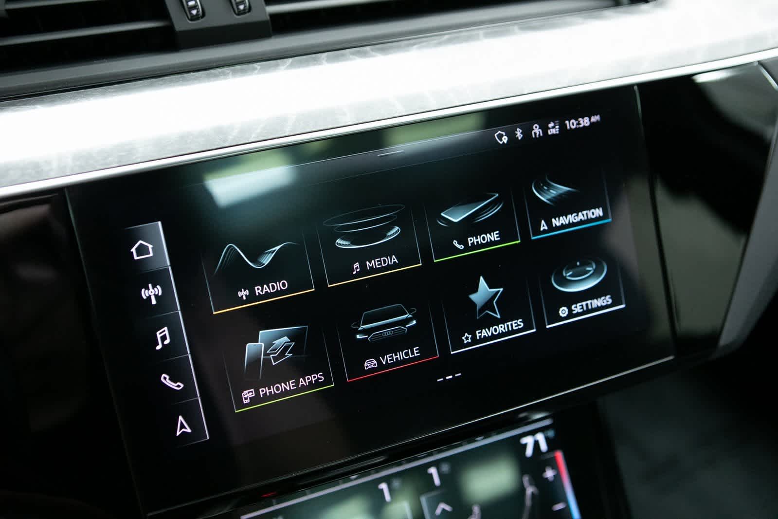 Thumbnail: 2022 Audi e-tron - 15