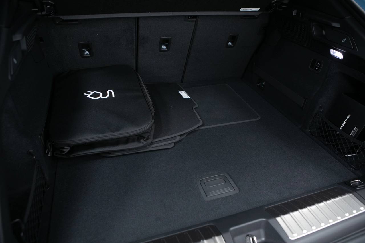 Thumbnail: 2026 Porsche Macan - 38