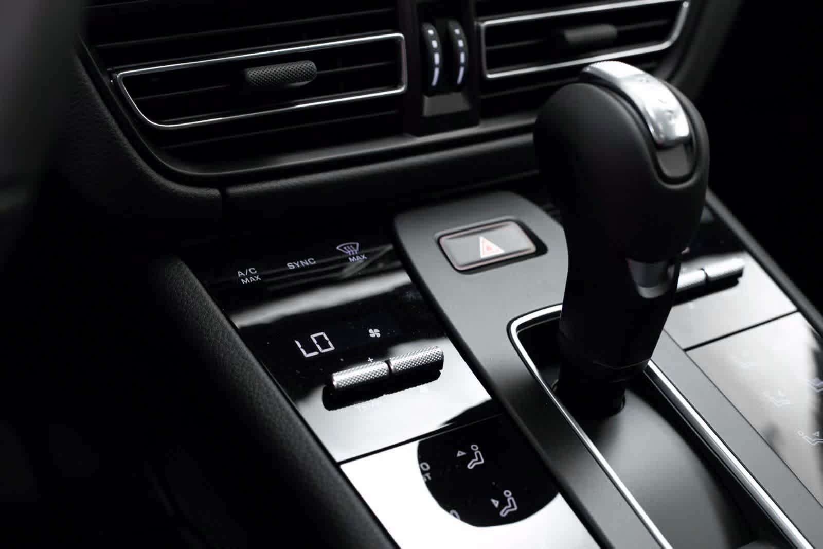 Thumbnail: 2025 Porsche Macan - 22