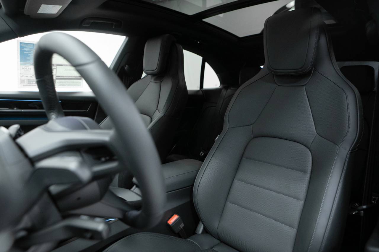 Thumbnail: 2026 Porsche Macan - 5