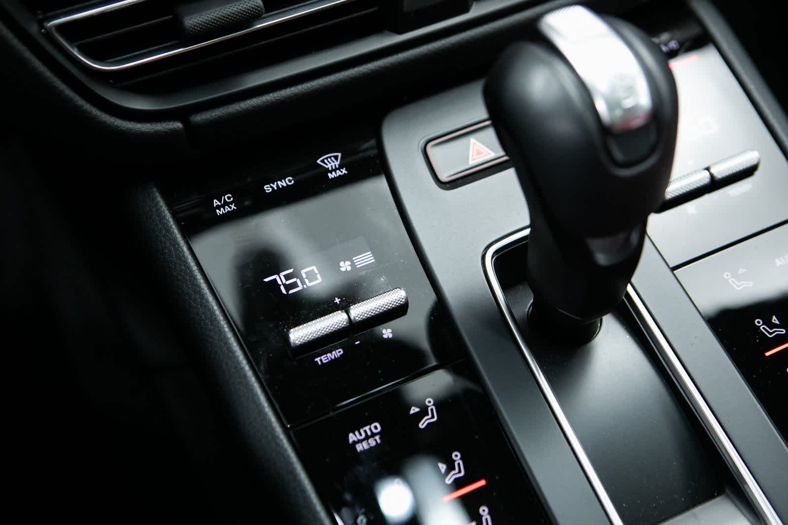 Thumbnail: 2025 Porsche Macan - 22