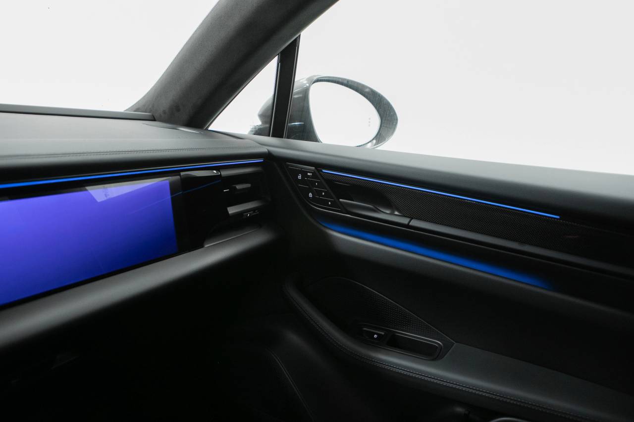 Thumbnail: 2025 Porsche Macan - 33