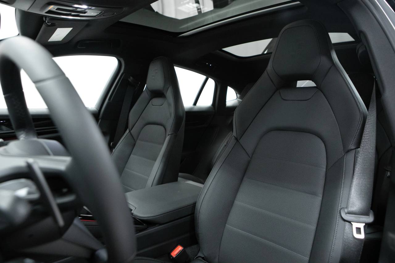 Thumbnail: 2026 Porsche Panamera - 5