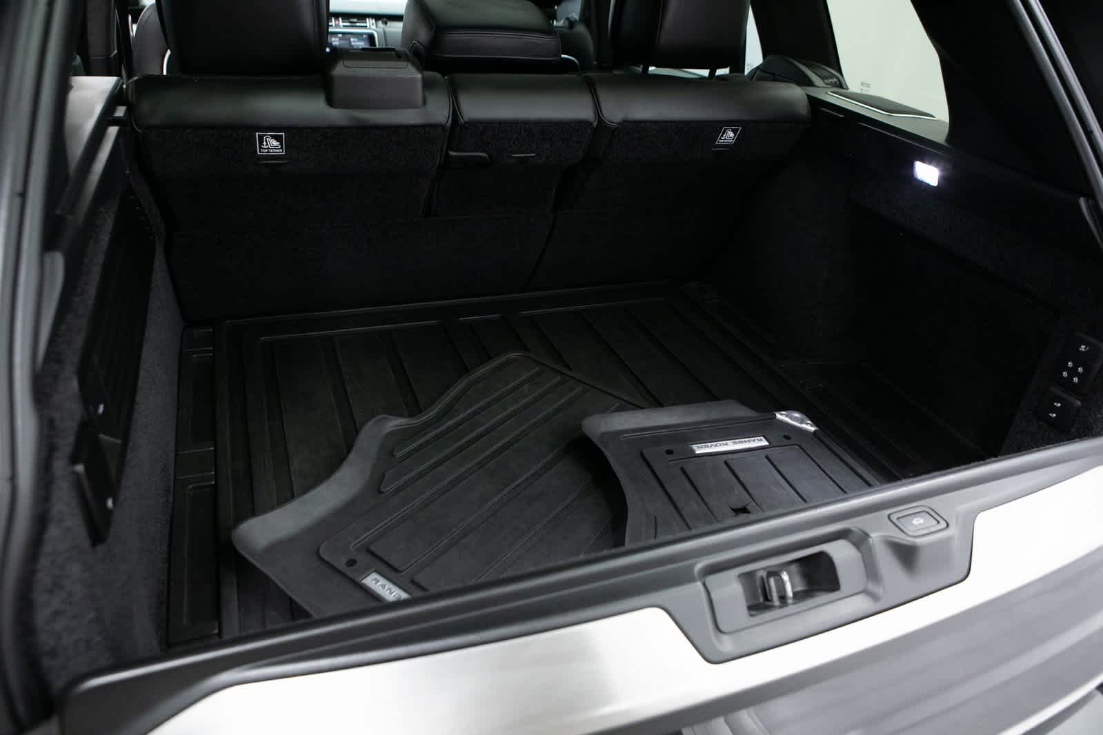 Thumbnail: 2021 Land Rover Range Rover - 29