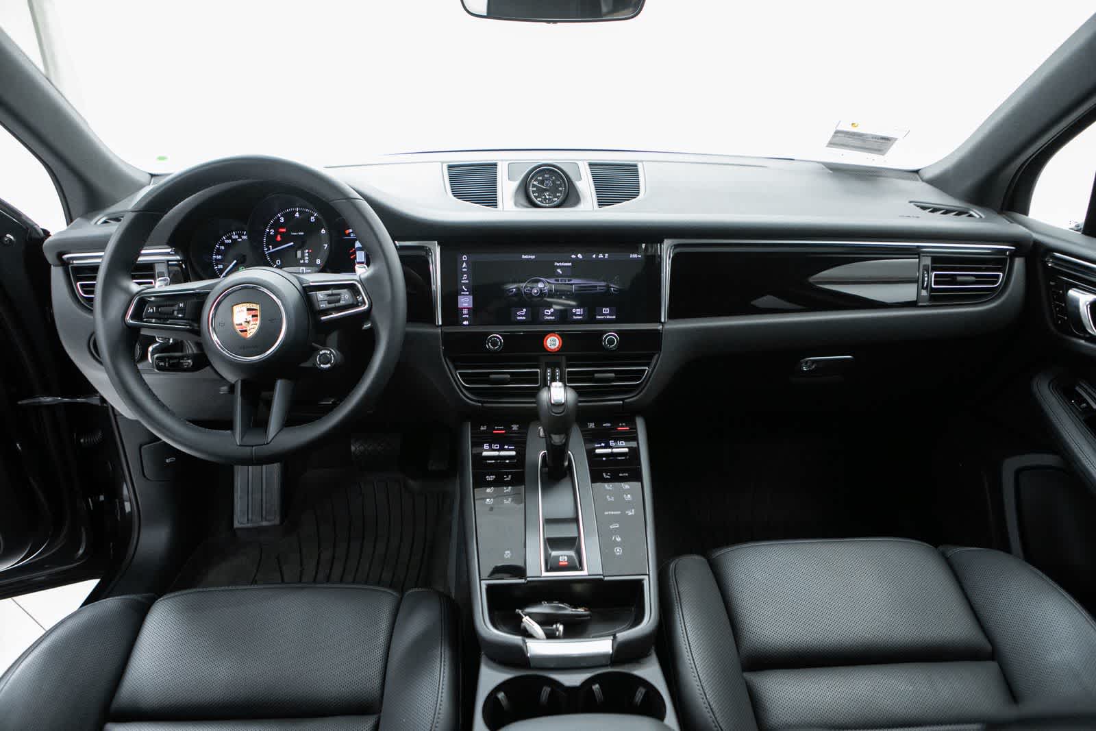 Thumbnail: 2026 Porsche Macan - 13