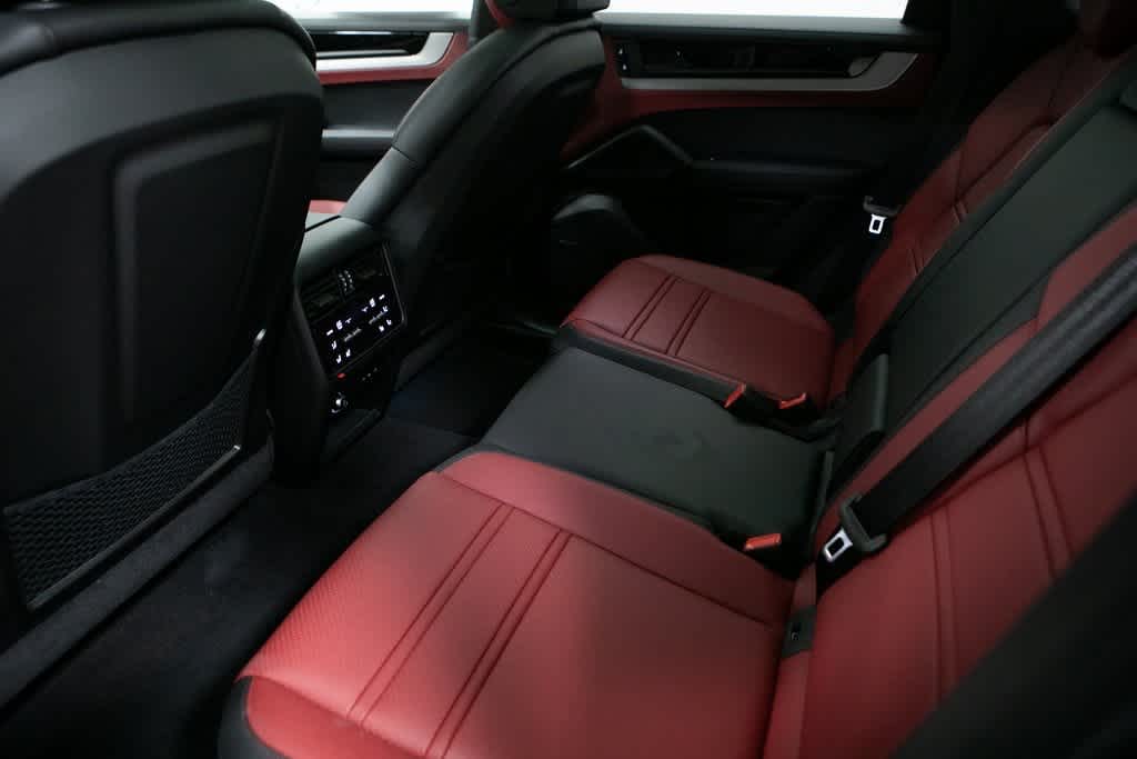 Thumbnail: 2025 Porsche Cayenne - 32