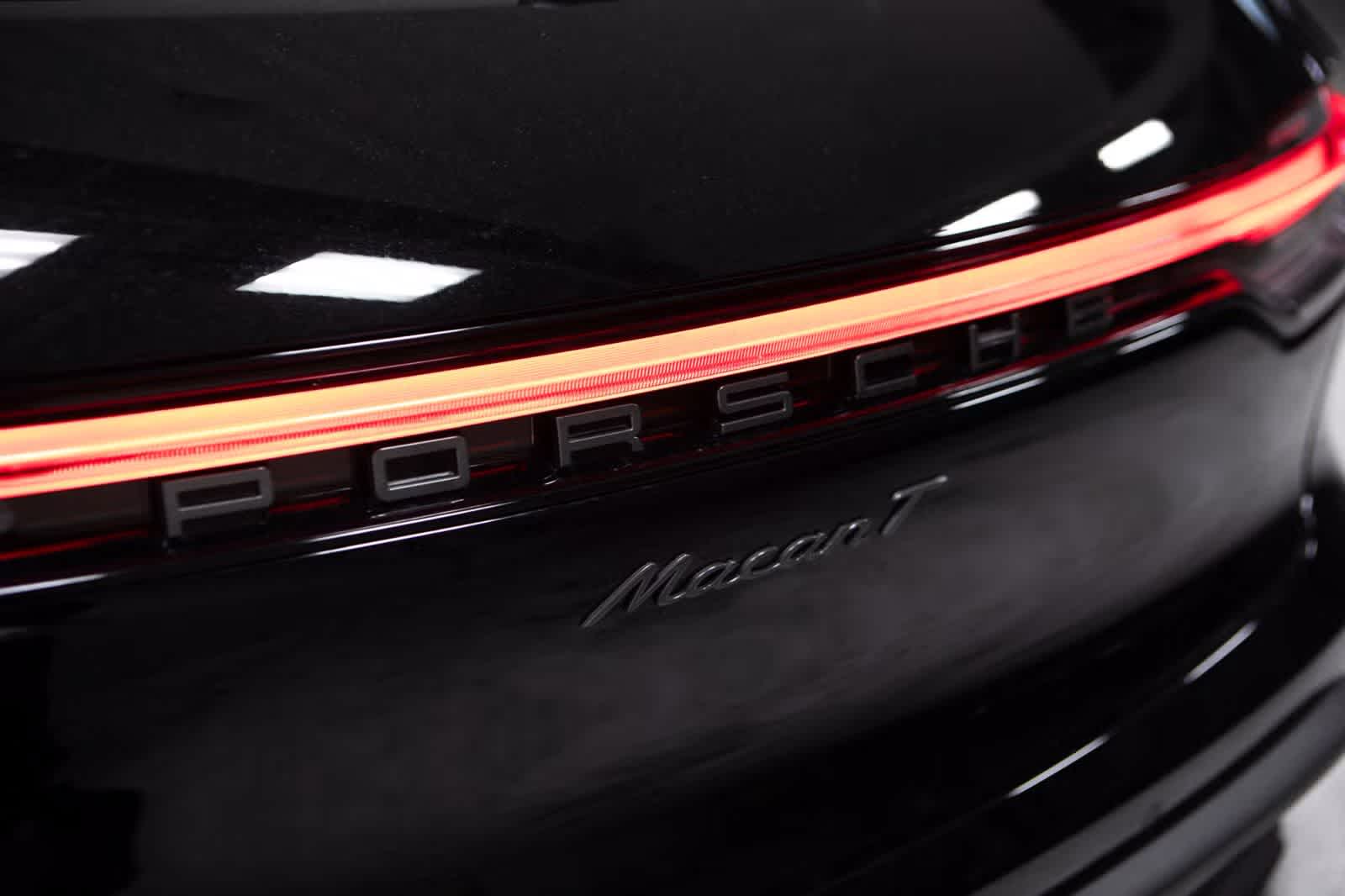 Thumbnail: 2026 Porsche Macan - 18