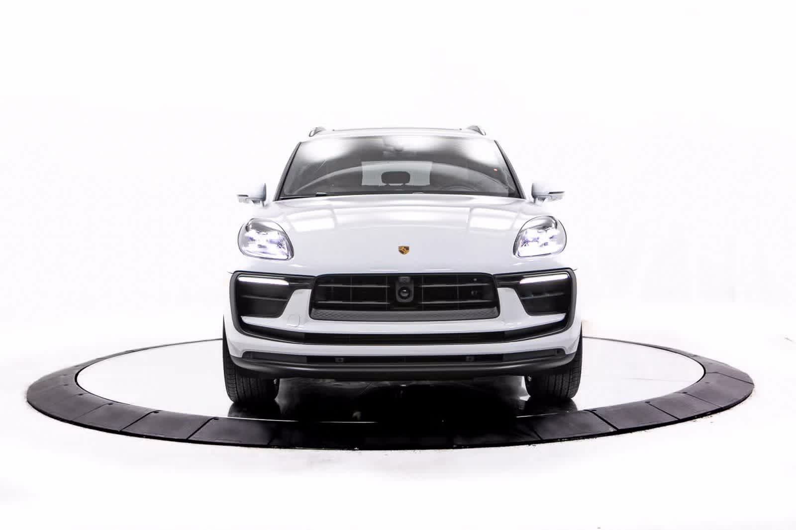 Thumbnail: 2026 Porsche Macan - 10