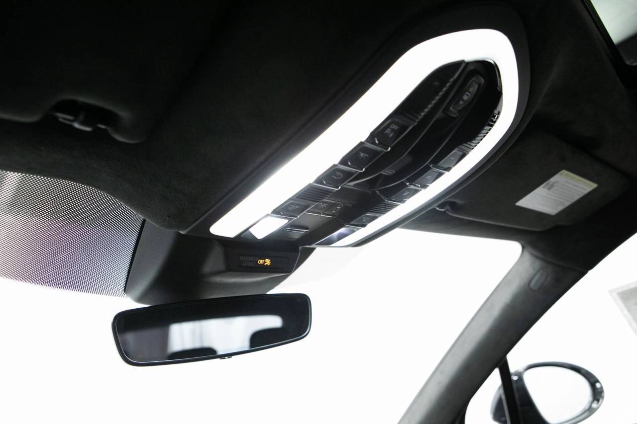 Thumbnail: 2026 Porsche Macan - 26