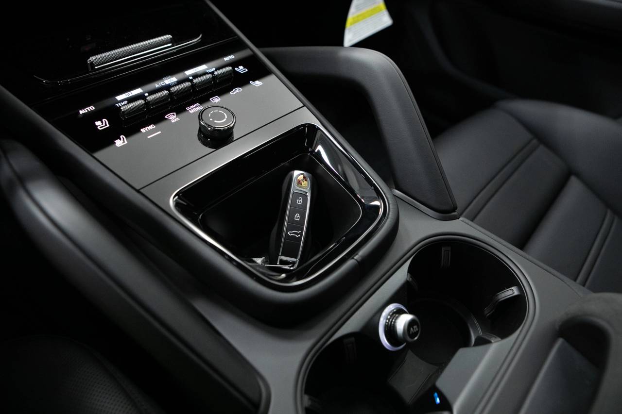 Thumbnail: 2026 Porsche Cayenne - 32