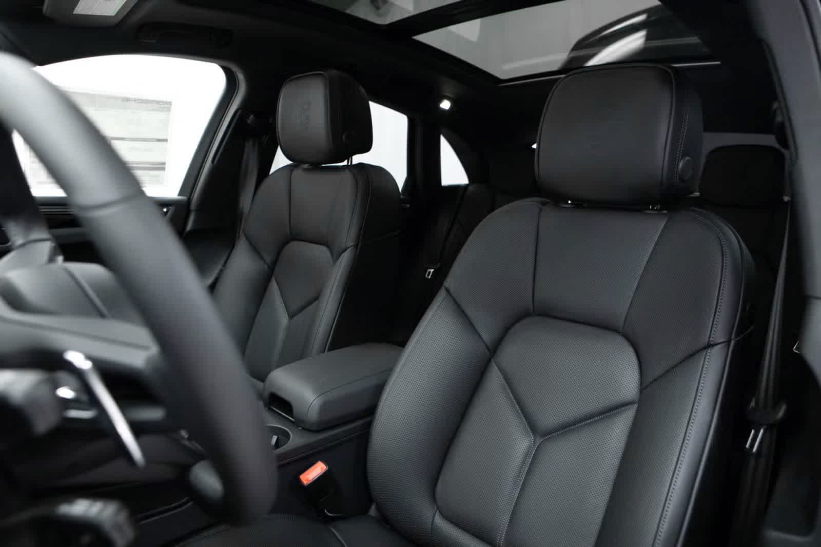 Thumbnail: 2026 Porsche Macan - 5