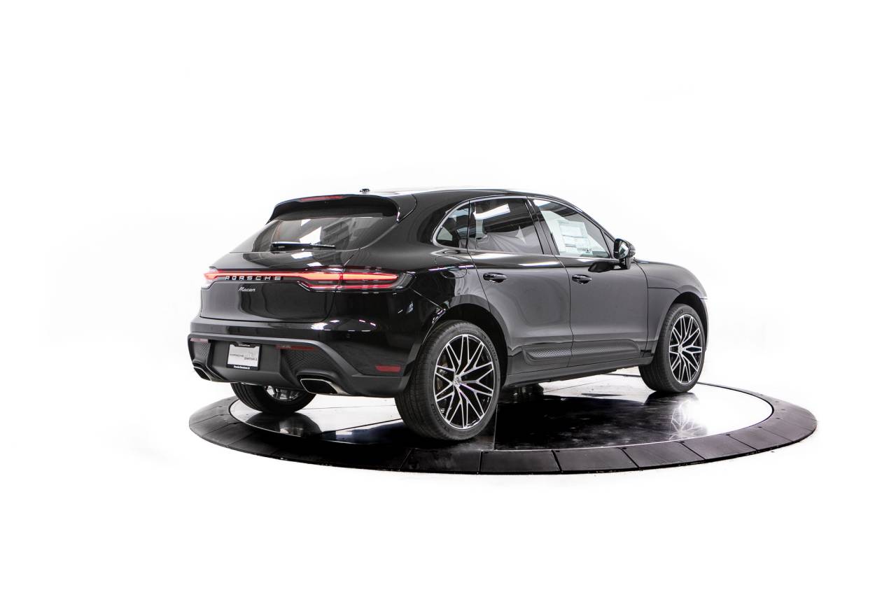 Thumbnail: 2026 Porsche Macan - 7
