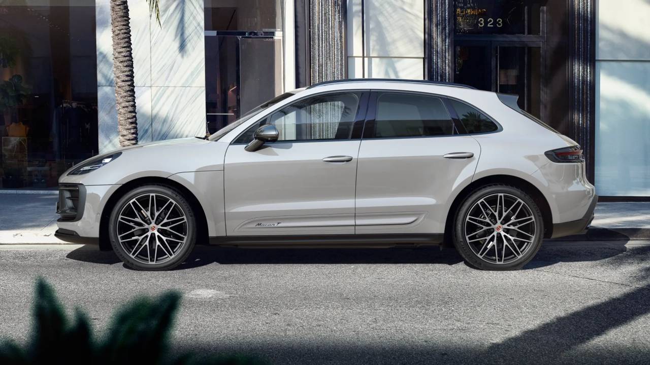 2025 Porsche Macan T photo 2