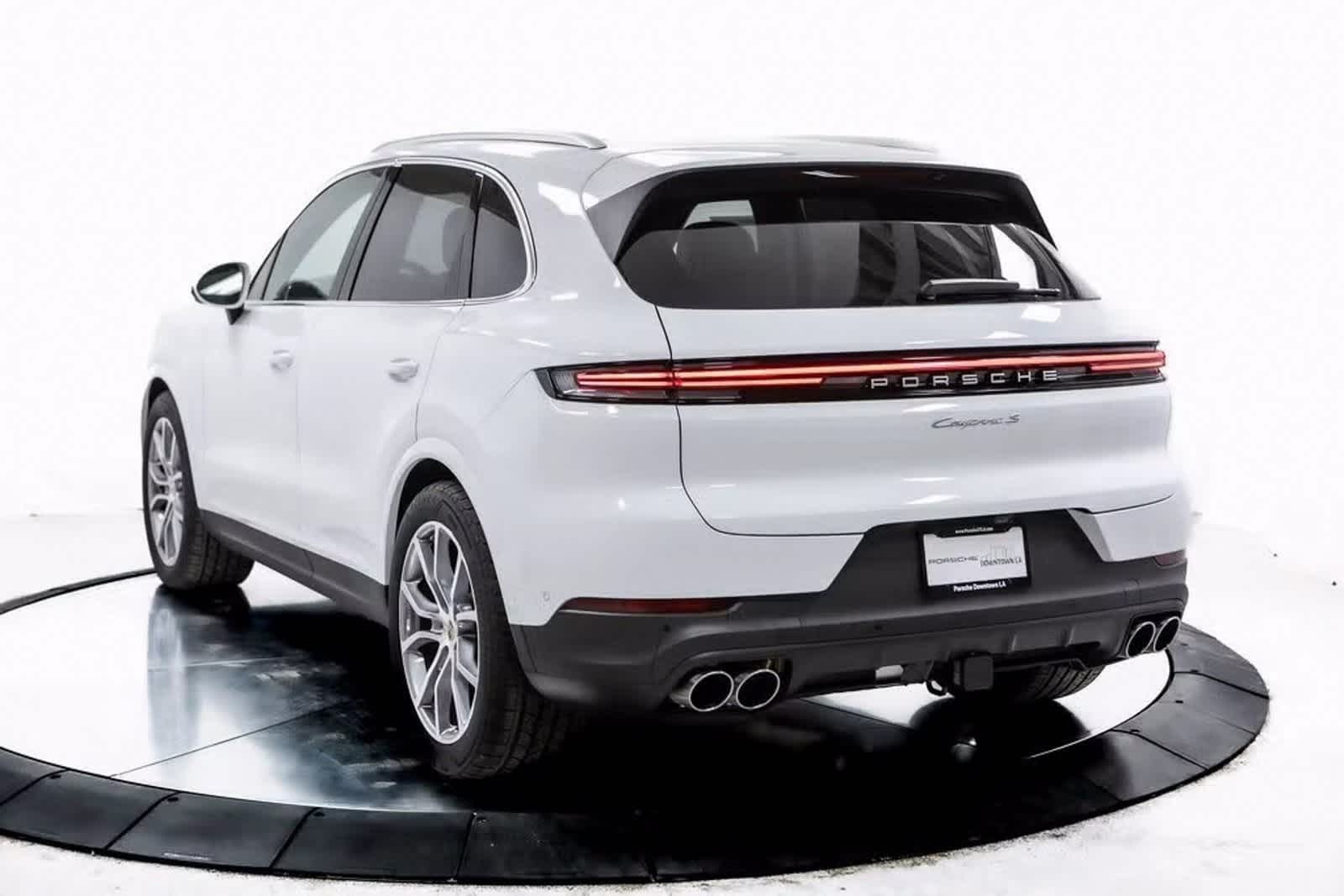 2025 Porsche Cayenne S photo 3