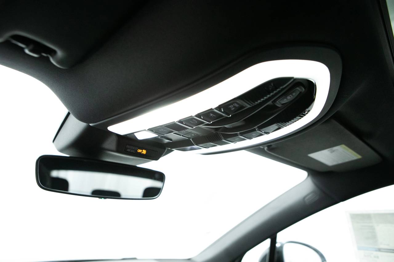 Thumbnail: 2026 Porsche Macan - 30