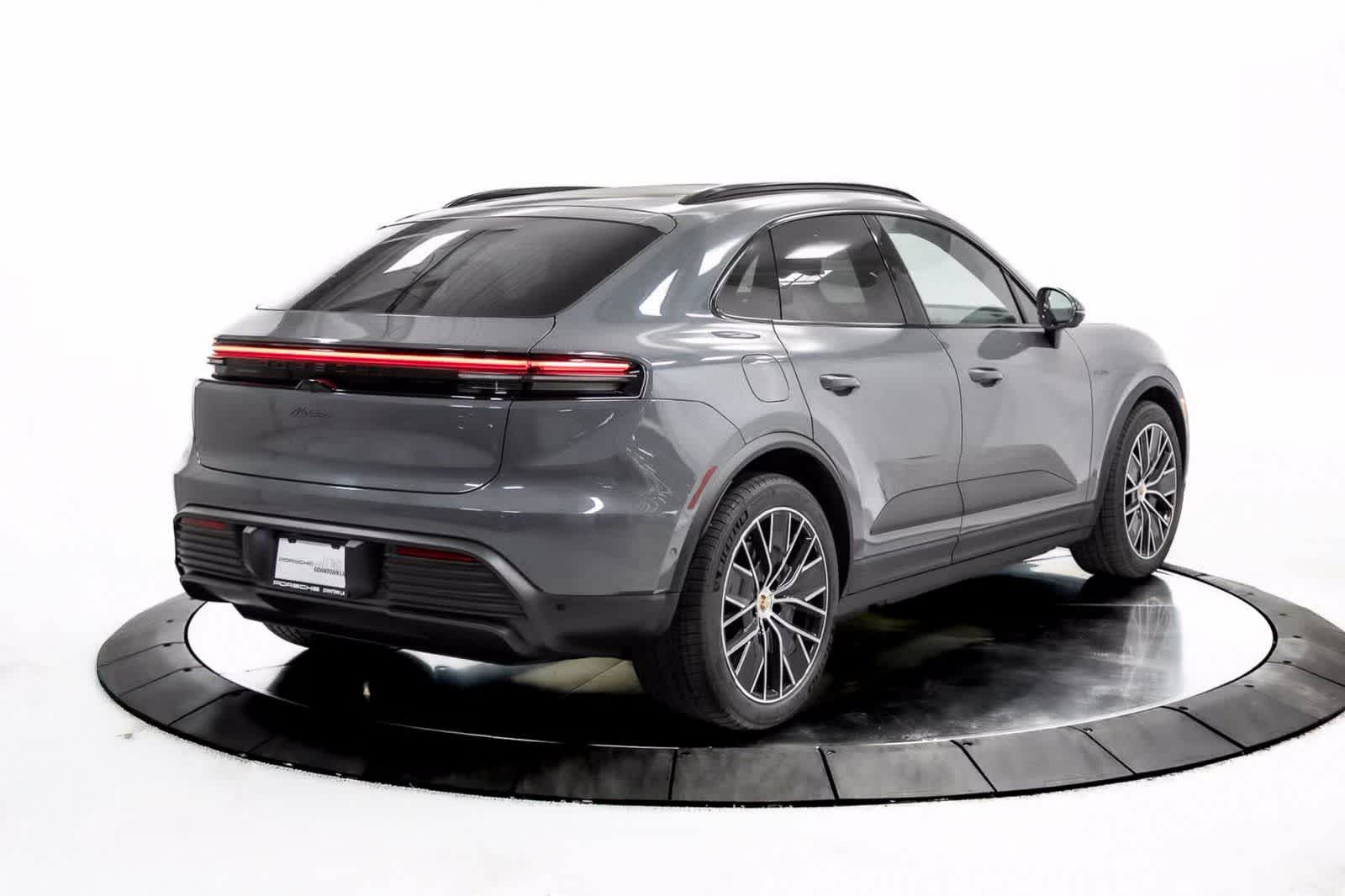 Thumbnail: 2025 Porsche Macan - 7