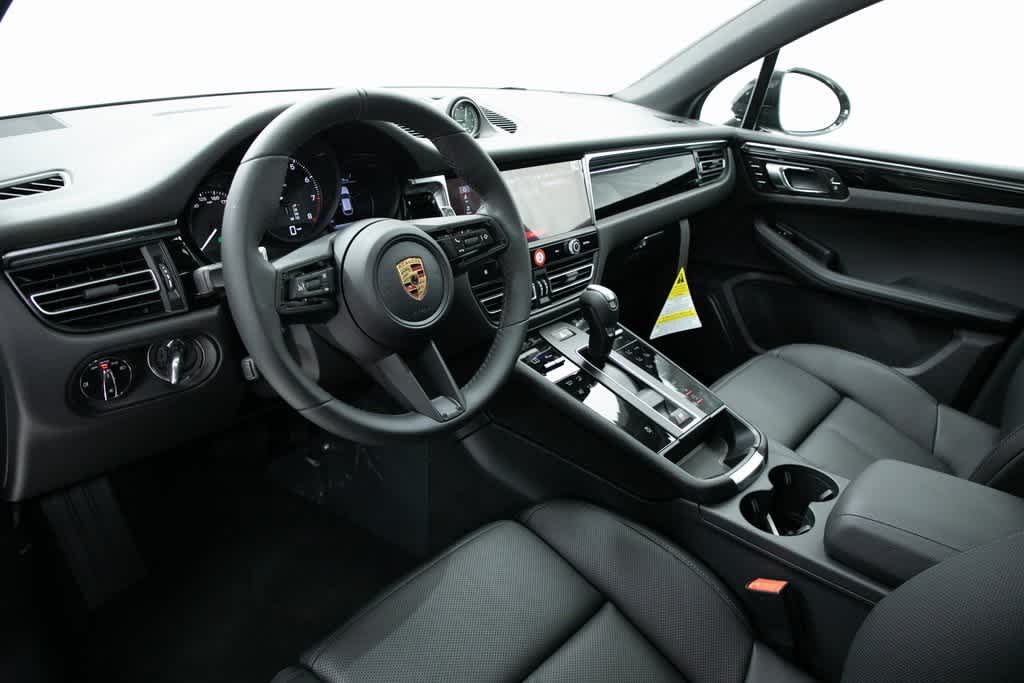 Thumbnail: 2025 Porsche Macan - 4