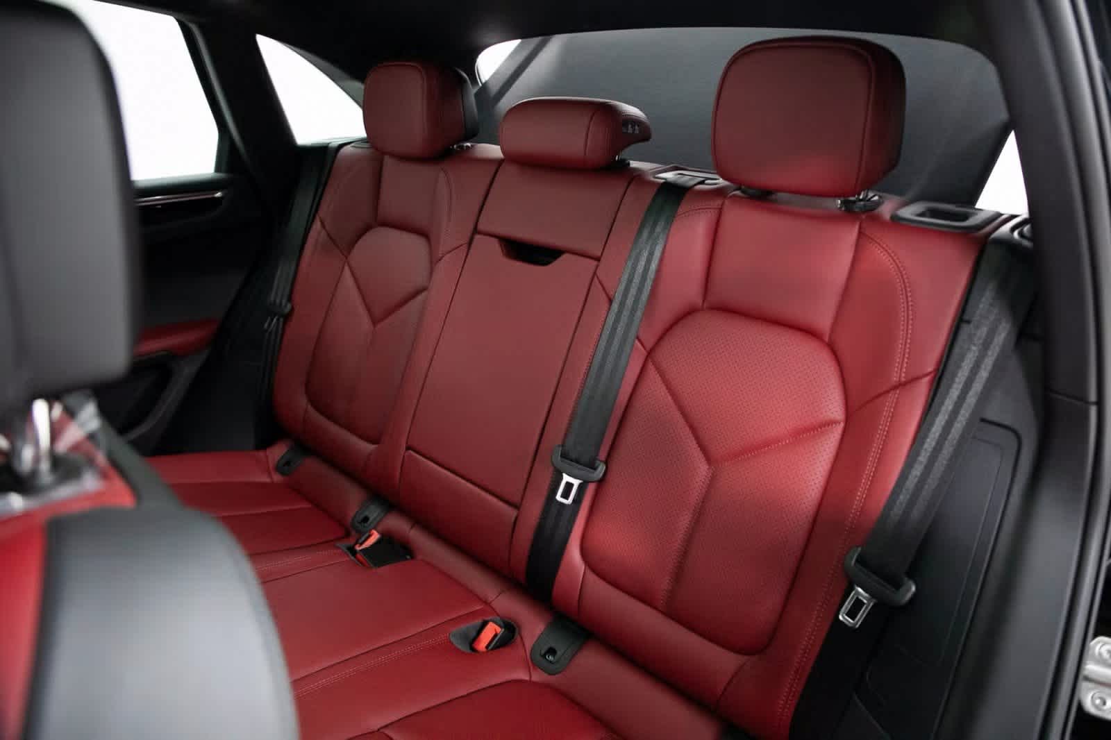 Thumbnail: 2025 Porsche Macan - 30