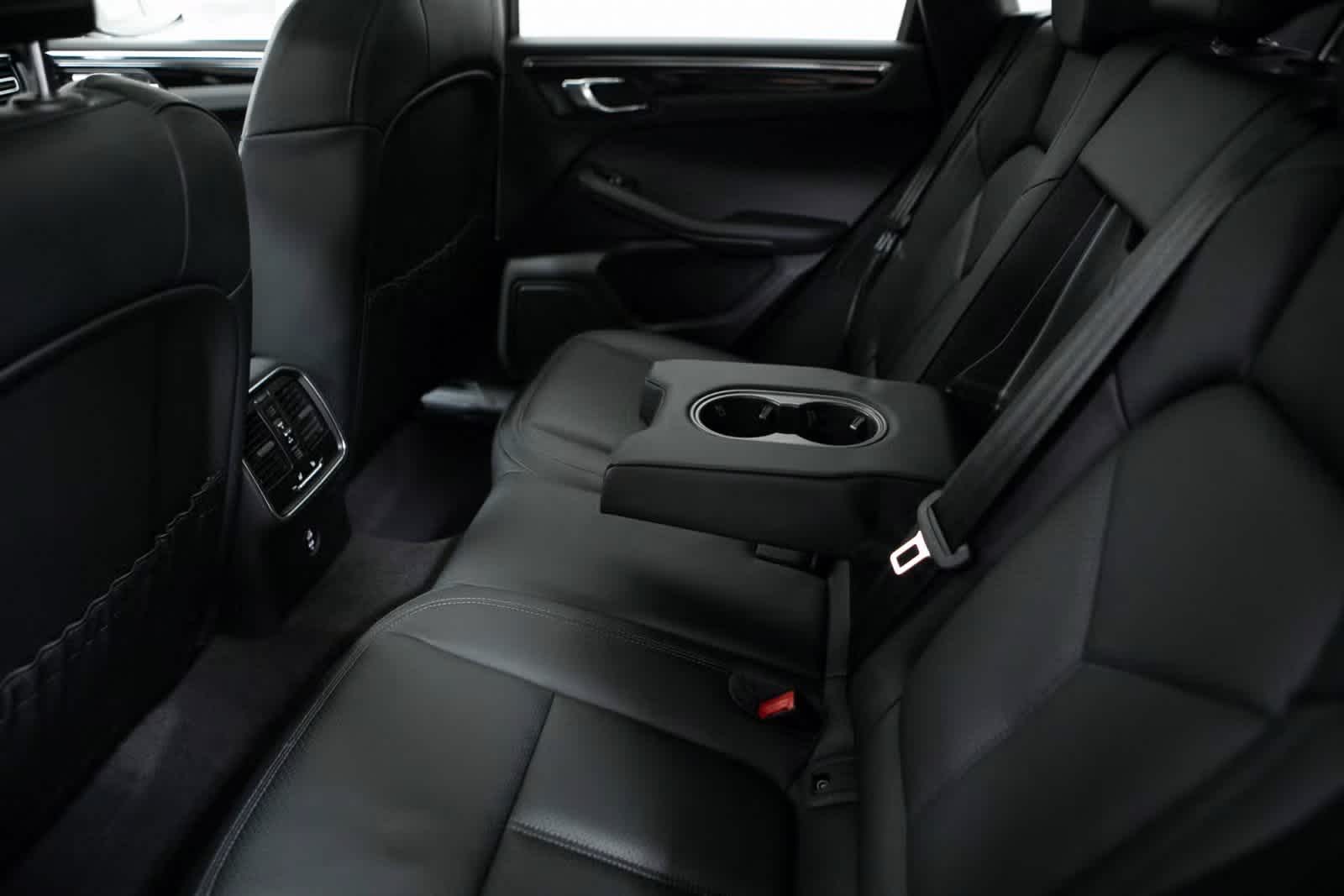 Thumbnail: 2025 Porsche Macan - 27