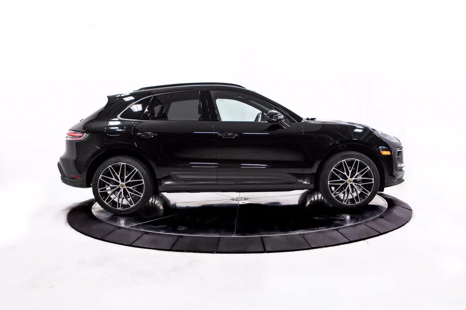 Thumbnail: 2026 Porsche Macan - 8