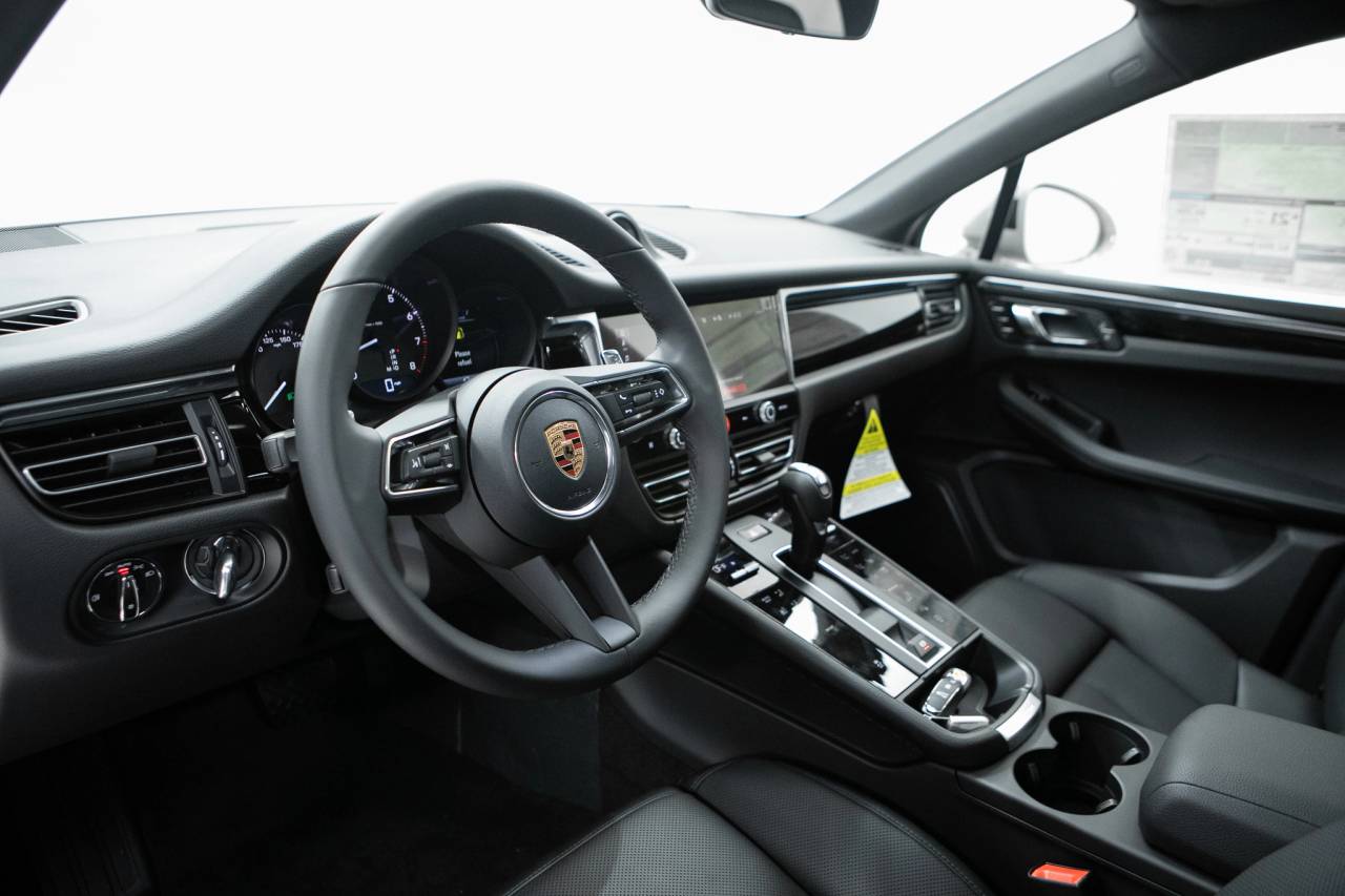 Thumbnail: 2026 Porsche Macan - 4