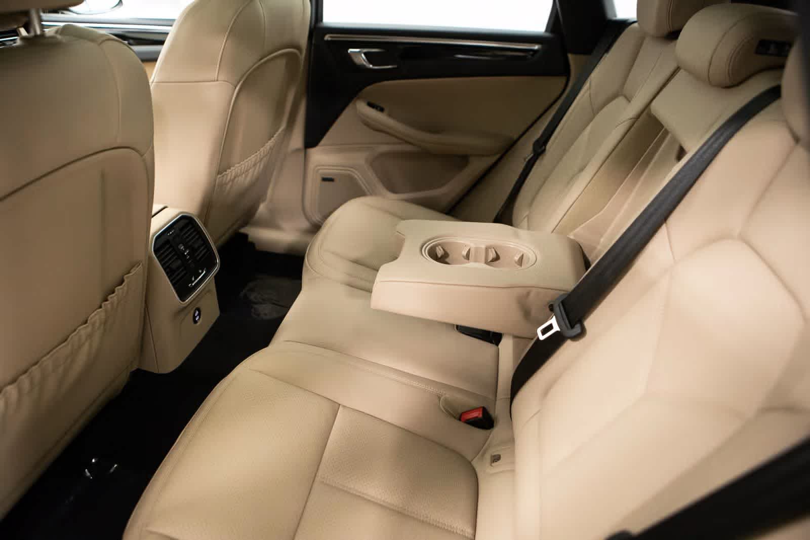 Thumbnail: 2026 Porsche Macan - 35