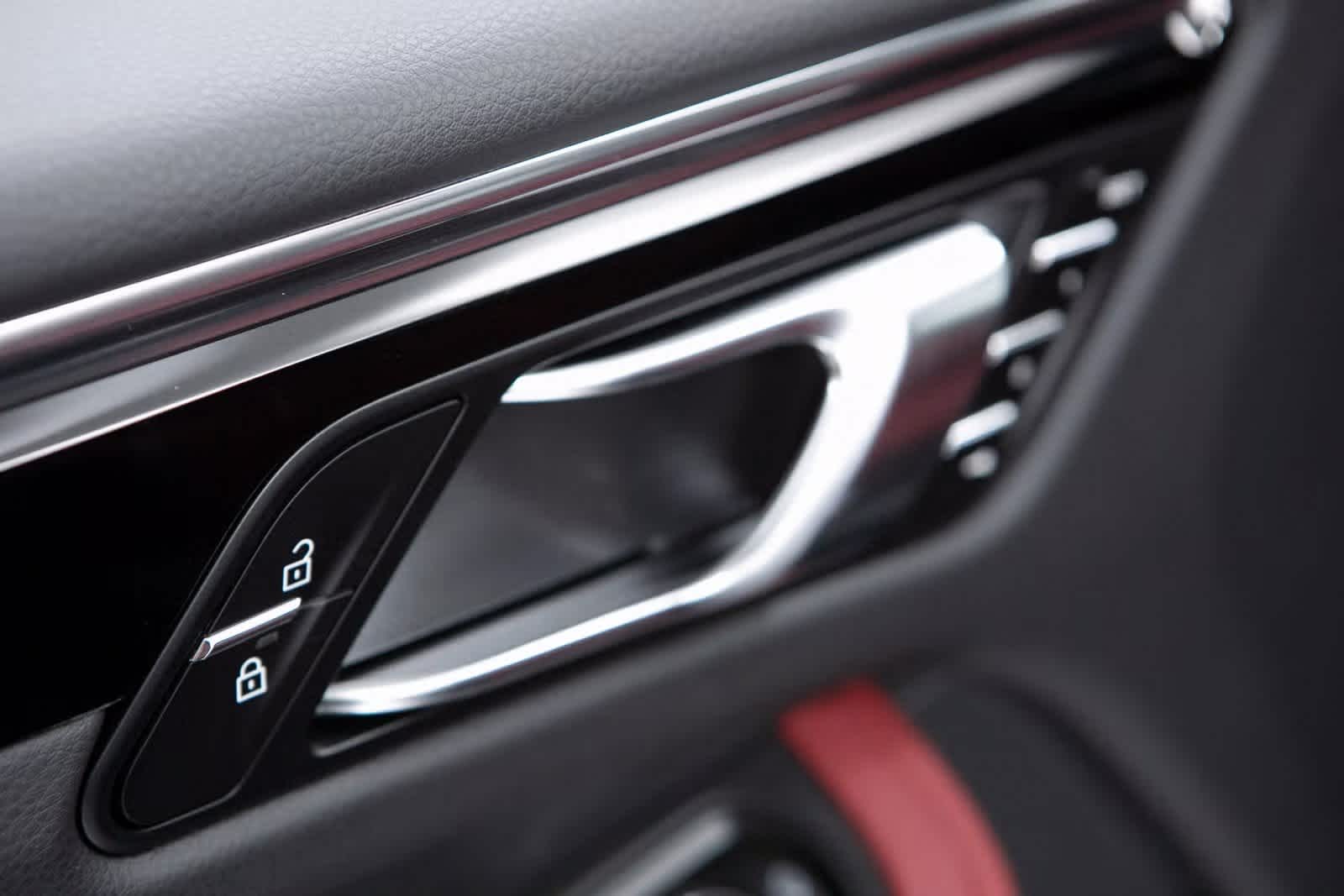 Thumbnail: 2025 Porsche Macan - 20