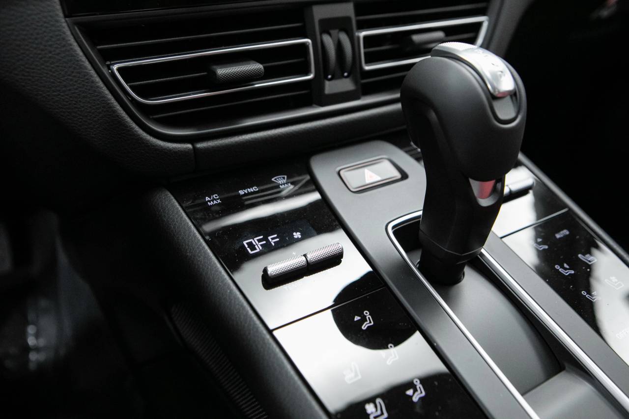 Thumbnail: 2026 Porsche Macan - 28
