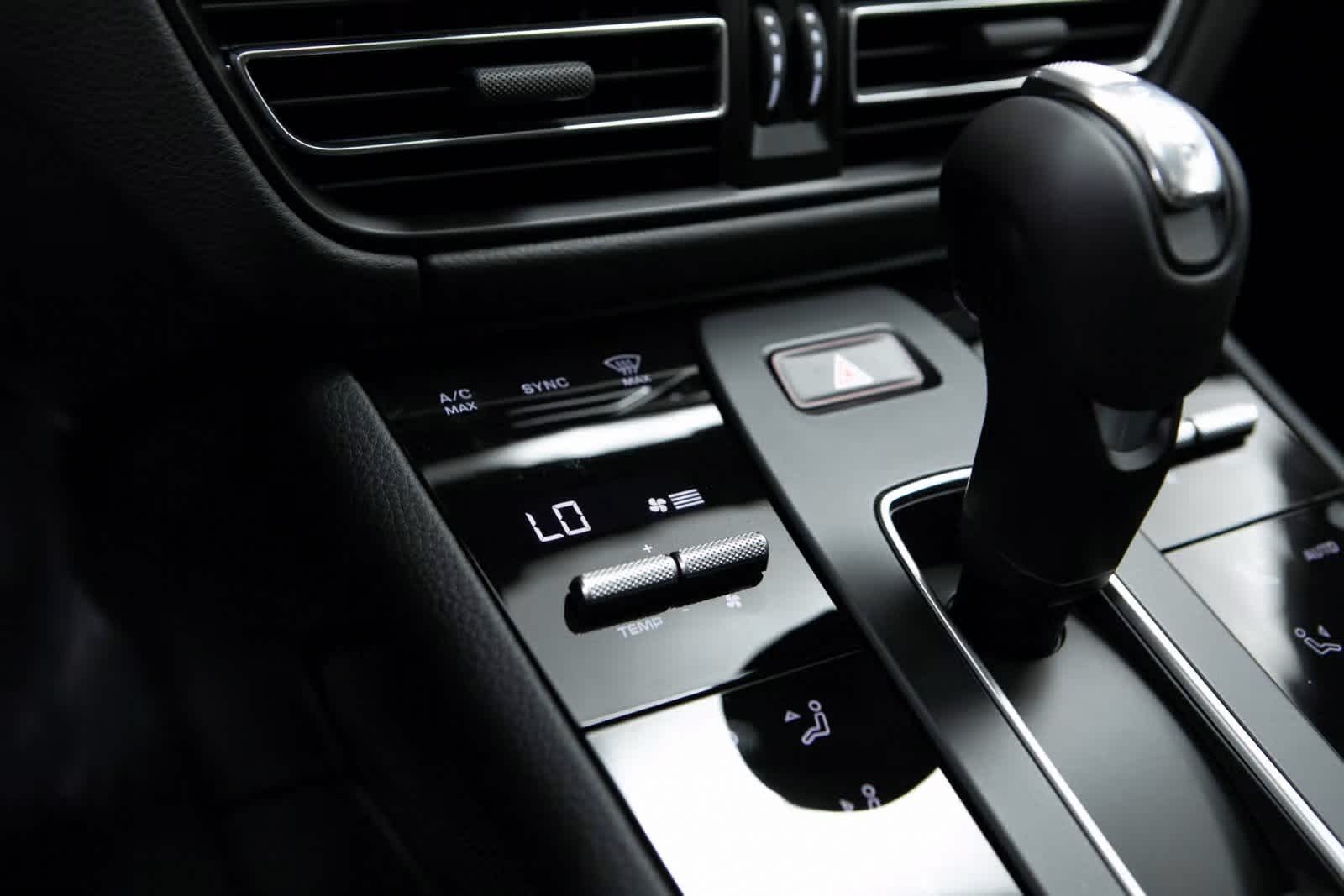 Thumbnail: 2025 Porsche Macan - 22