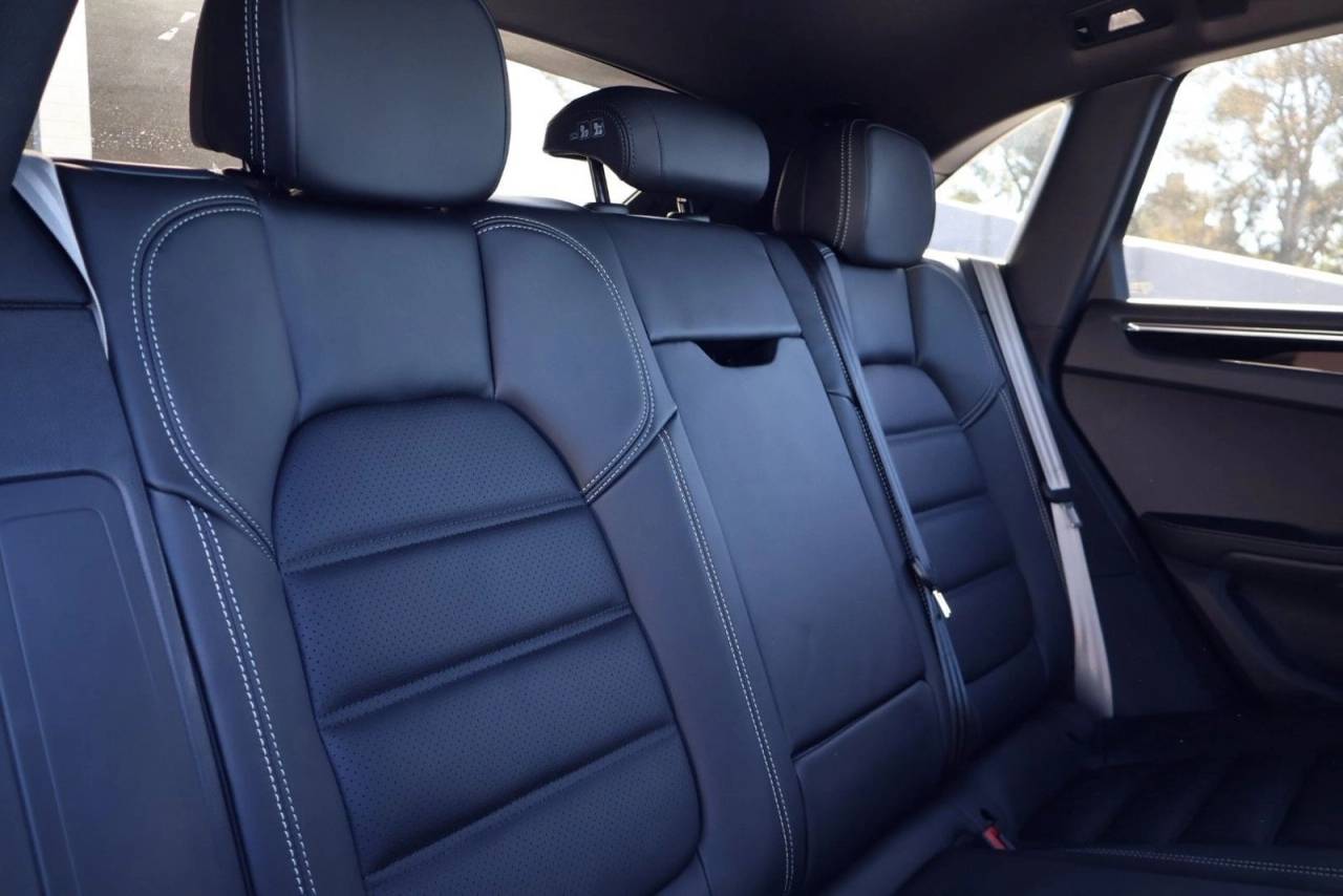 Thumbnail: 2026 Porsche Macan - 23