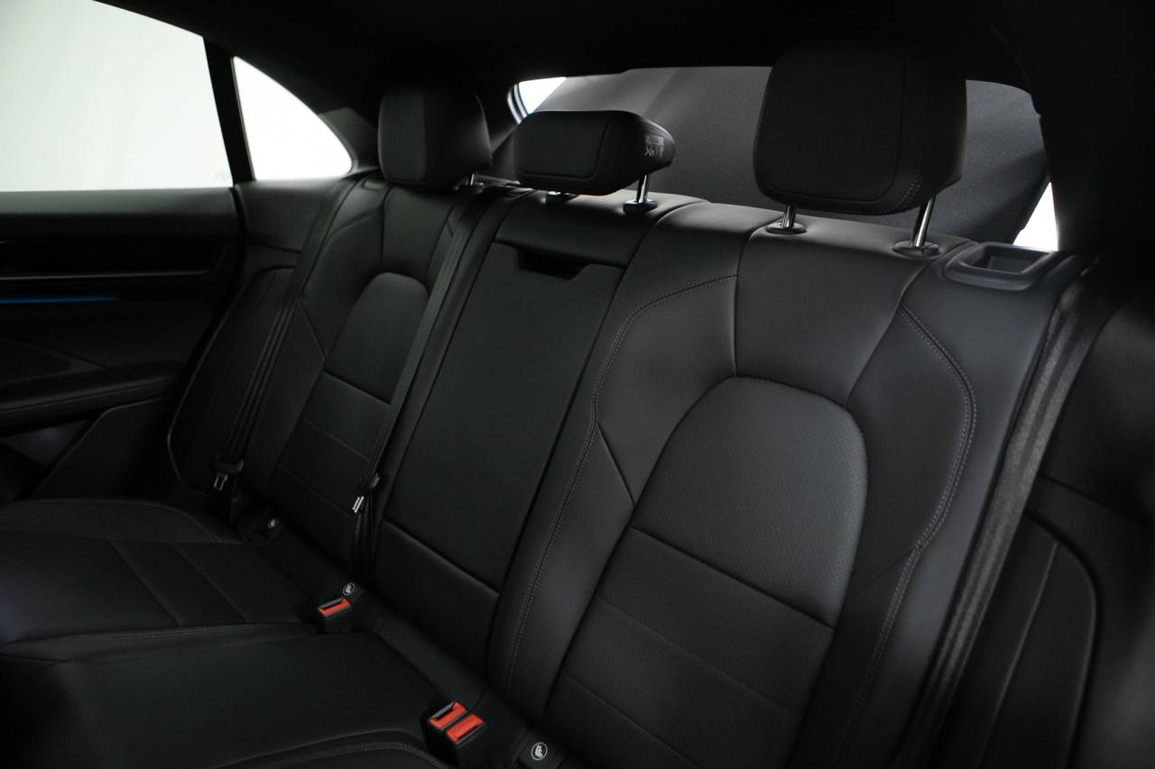 Thumbnail: 2026 Porsche Macan - 35