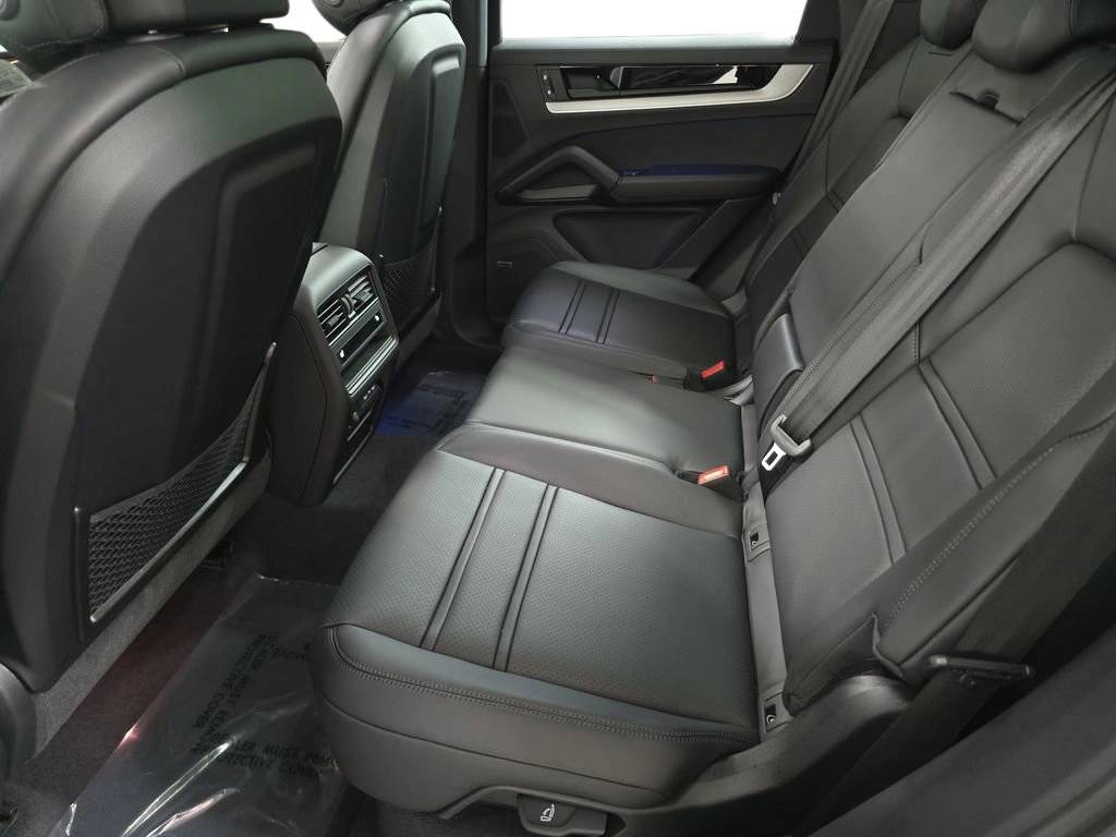 Thumbnail: 2026 Porsche Cayenne - 24