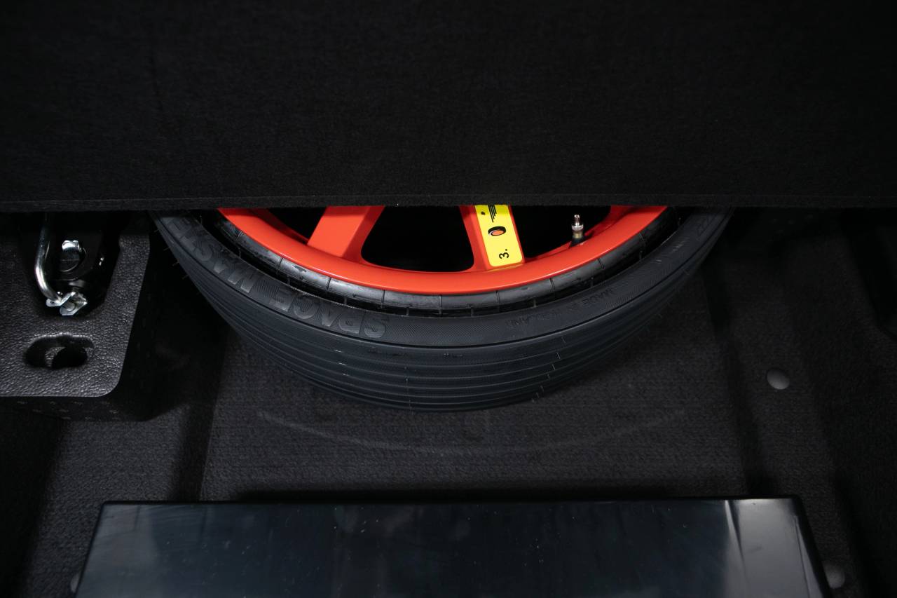 Thumbnail: 2026 Porsche Macan - 39