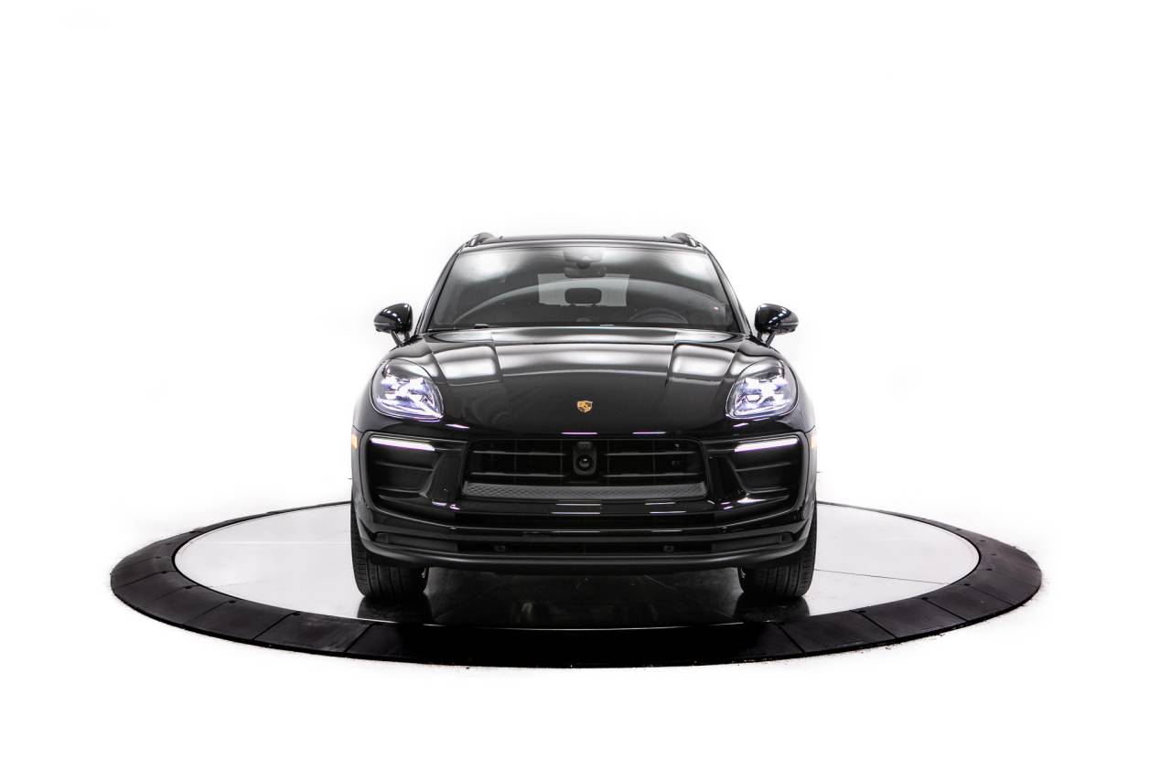 Thumbnail: 2026 Porsche Macan - 10