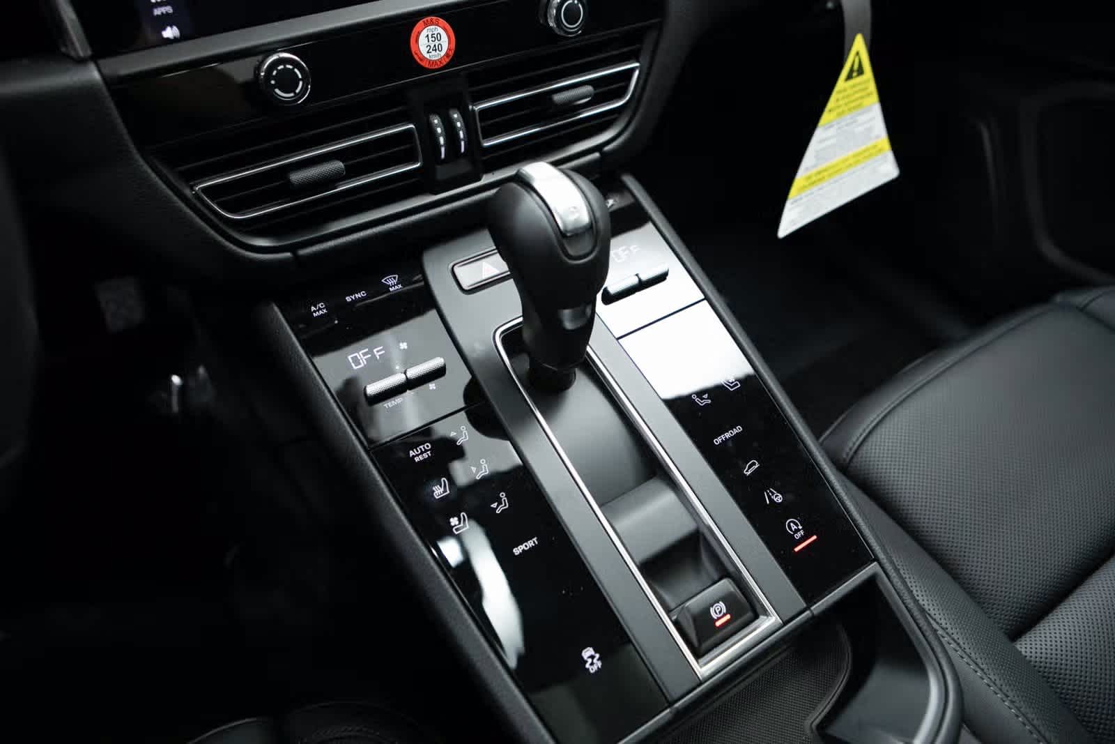 Thumbnail: 2025 Porsche Macan - 16