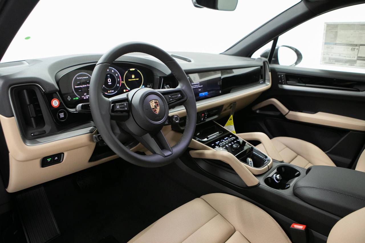 Thumbnail: 2026 Porsche Cayenne - 4