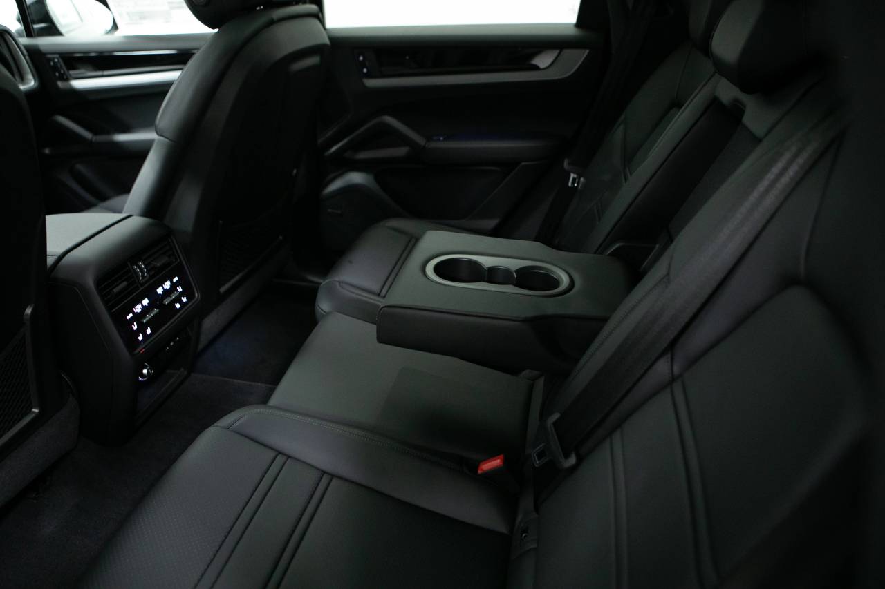 Thumbnail: 2025 Porsche Cayenne - 36