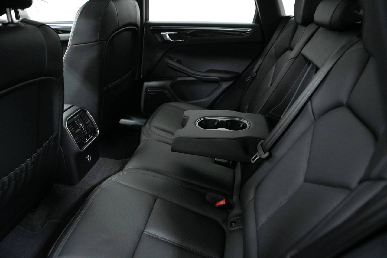 Thumbnail: 2026 Porsche Macan - 36