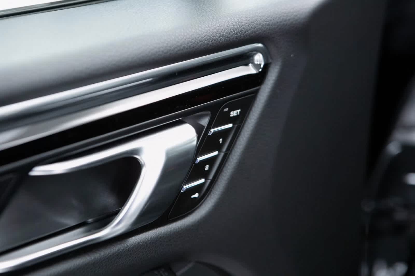 Thumbnail: 2026 Porsche Macan - 18