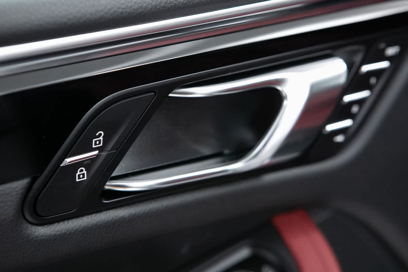 Thumbnail: 2025 Porsche Macan - 19